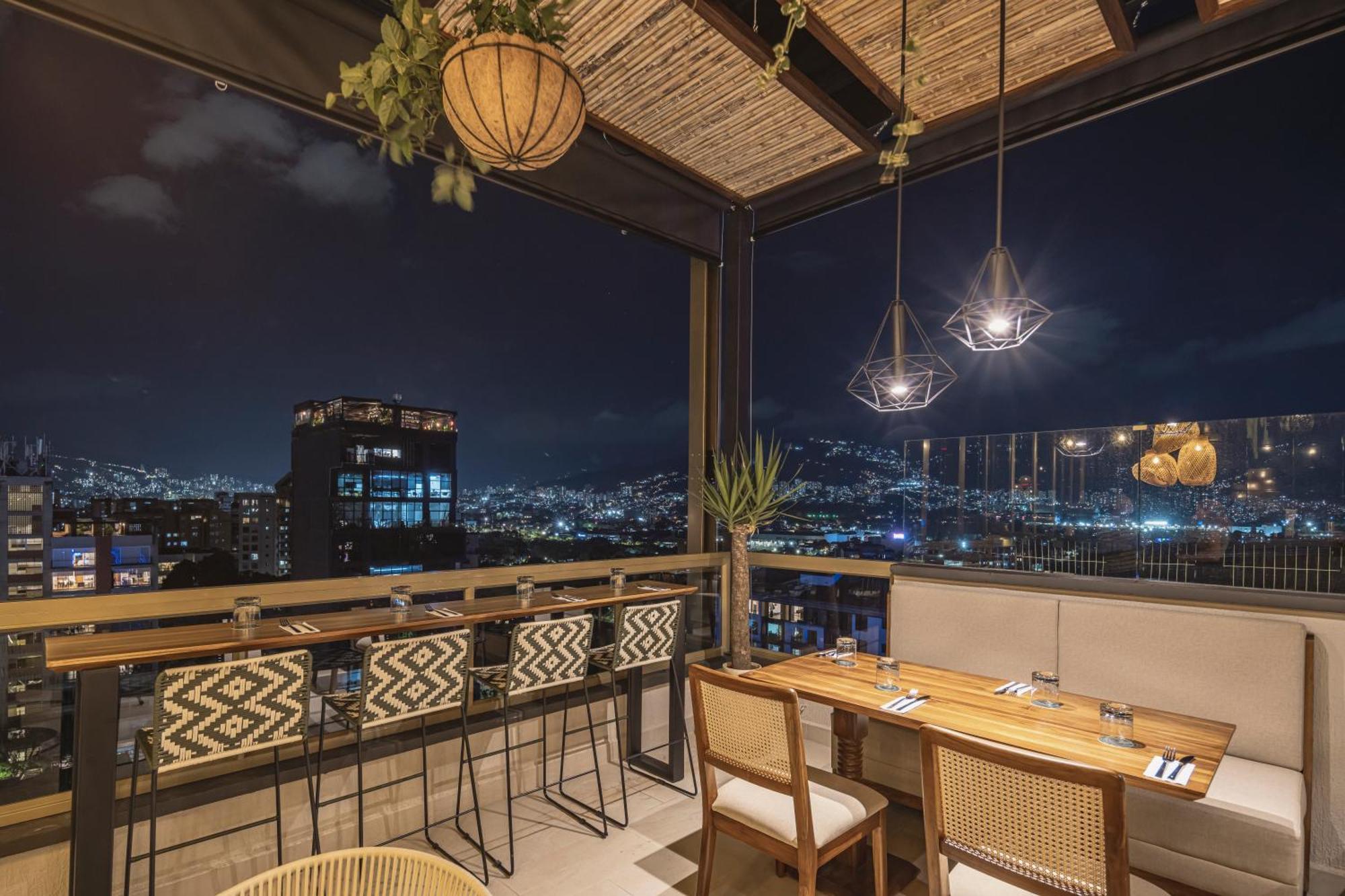Golden Valley Hotel ميديلين المظهر الخارجي الصورة