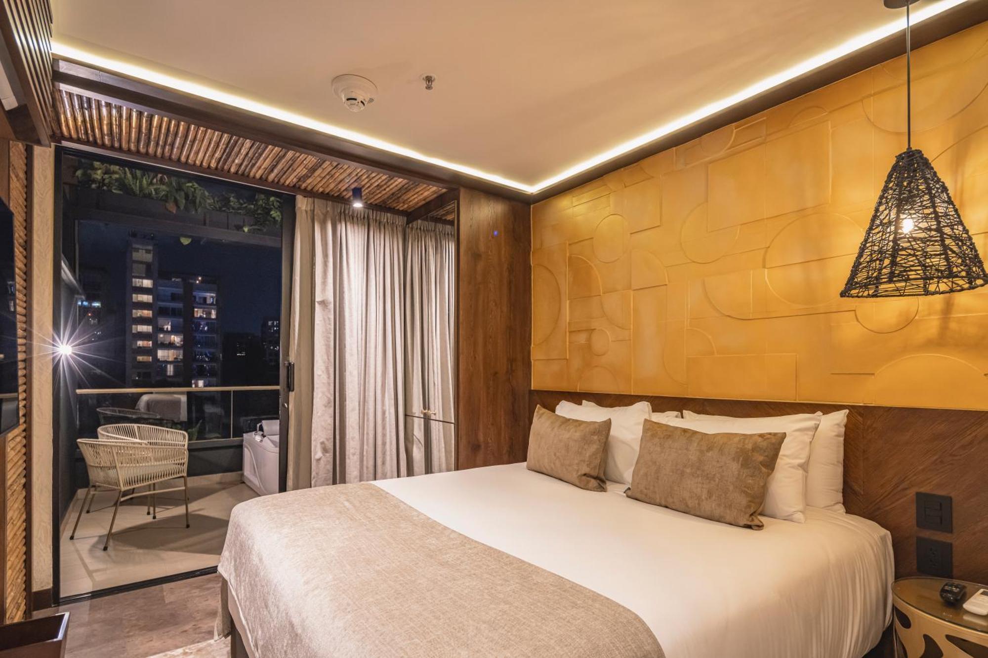 Golden Valley Hotel ميديلين المظهر الخارجي الصورة