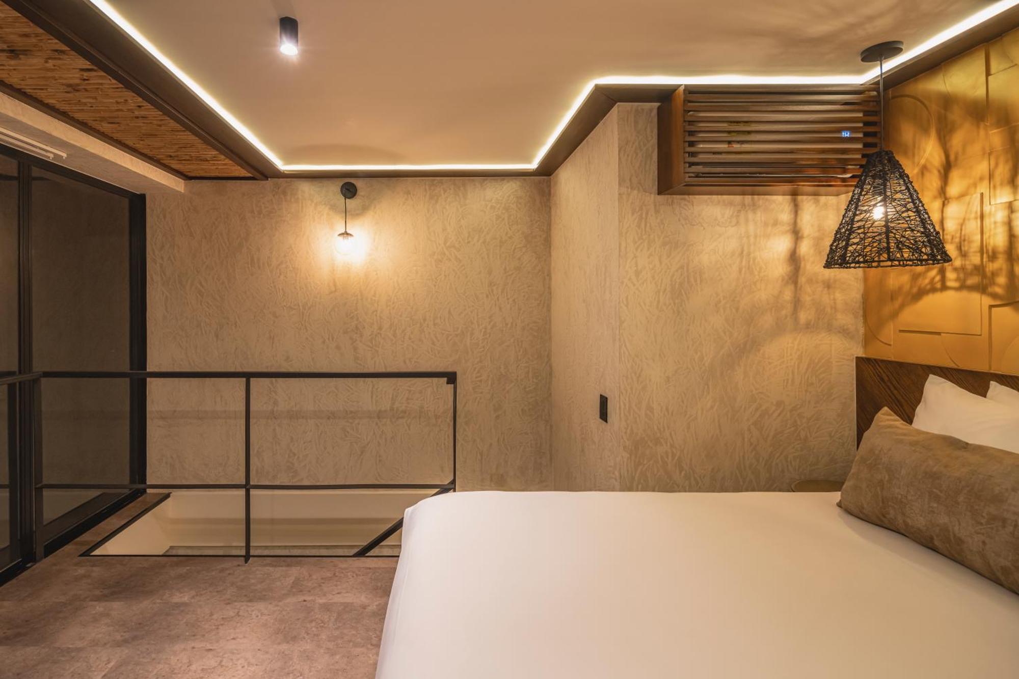 Golden Valley Hotel ميديلين المظهر الخارجي الصورة