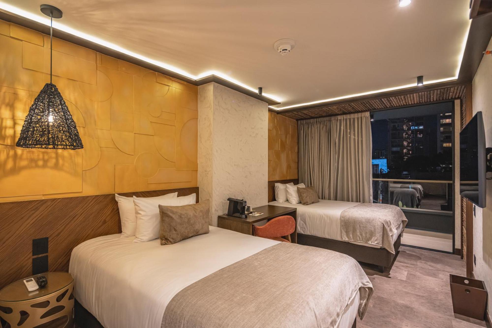 Golden Valley Hotel ميديلين المظهر الخارجي الصورة