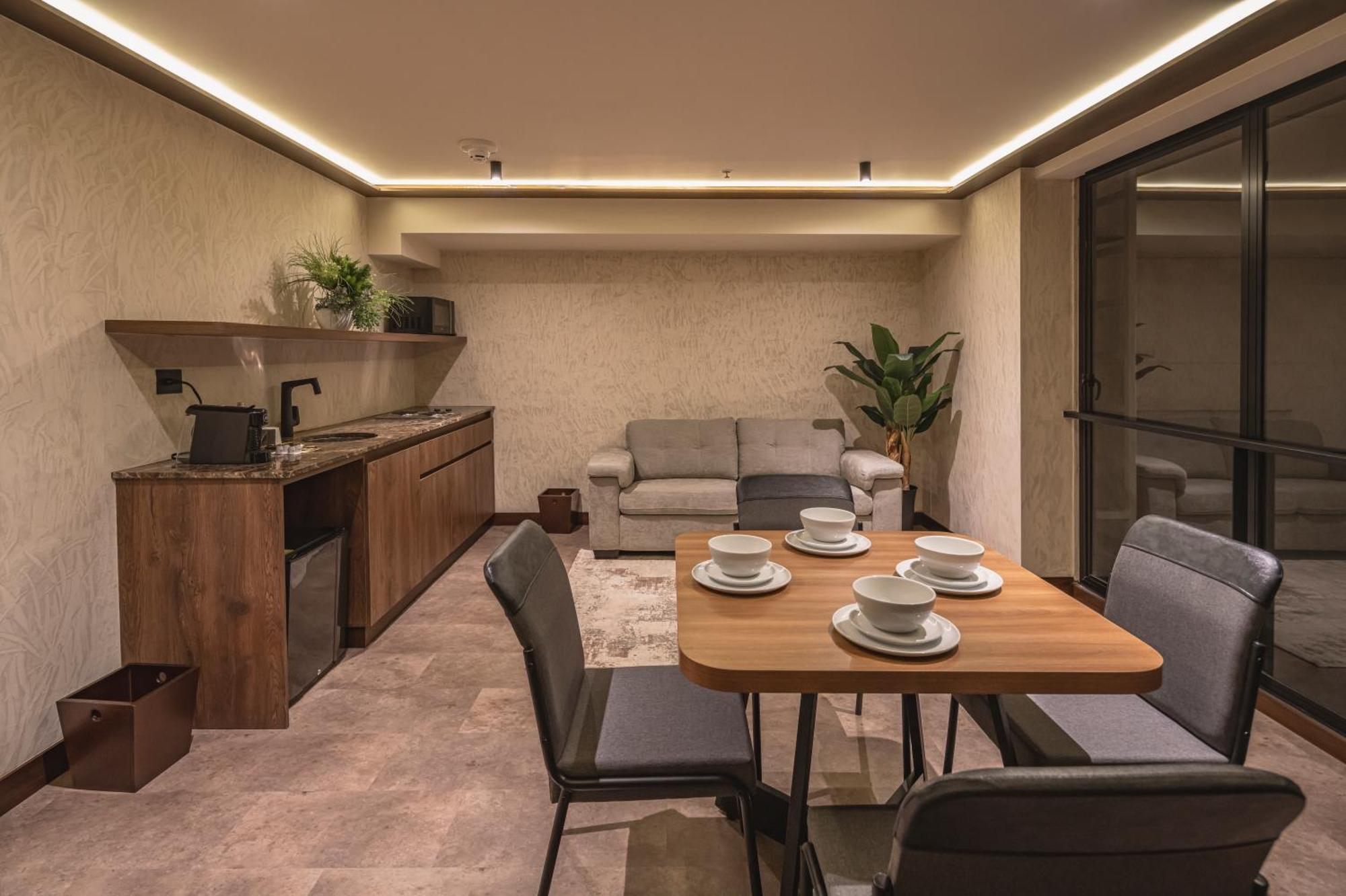 Golden Valley Hotel ميديلين المظهر الخارجي الصورة