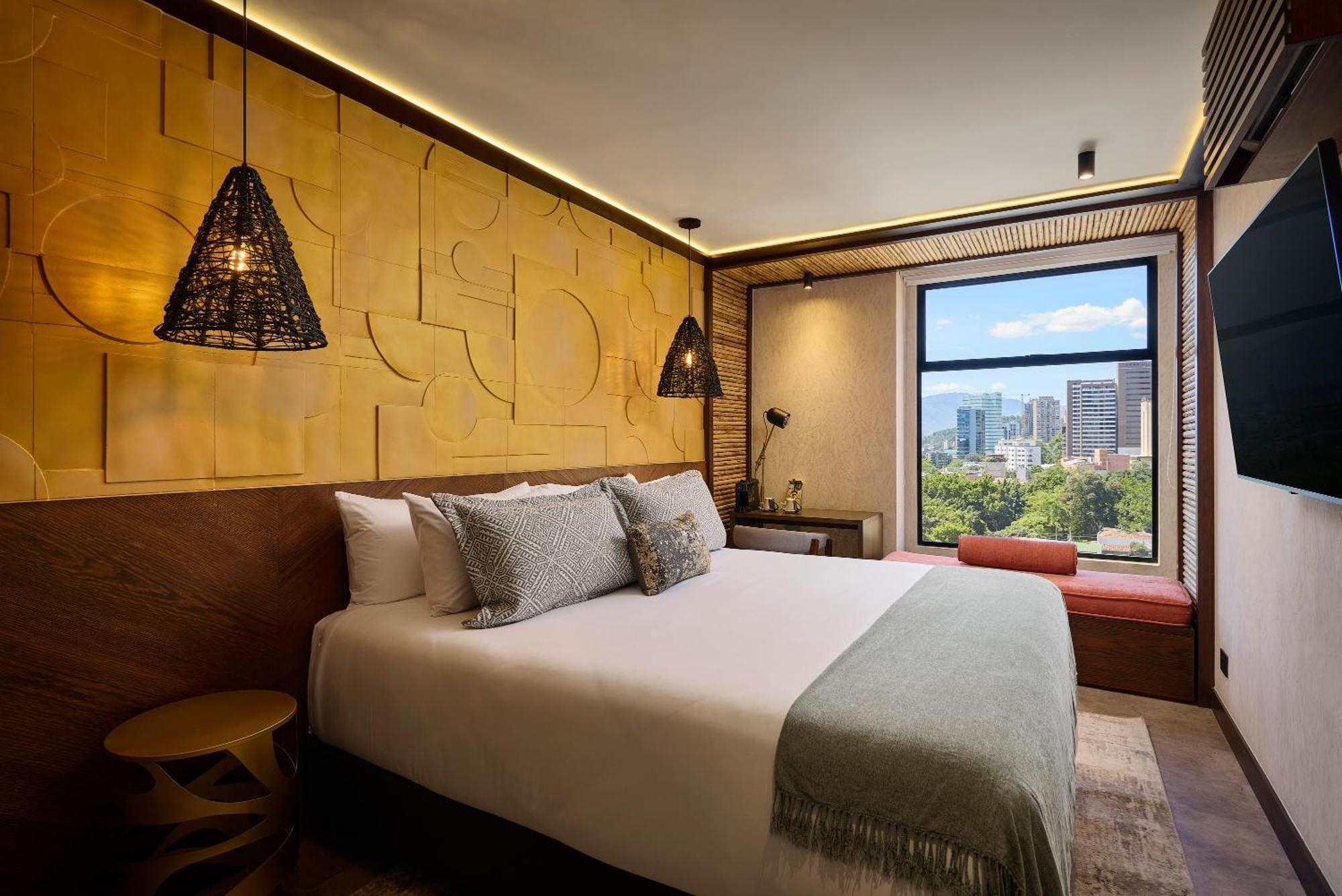 Golden Valley Hotel ميديلين المظهر الخارجي الصورة