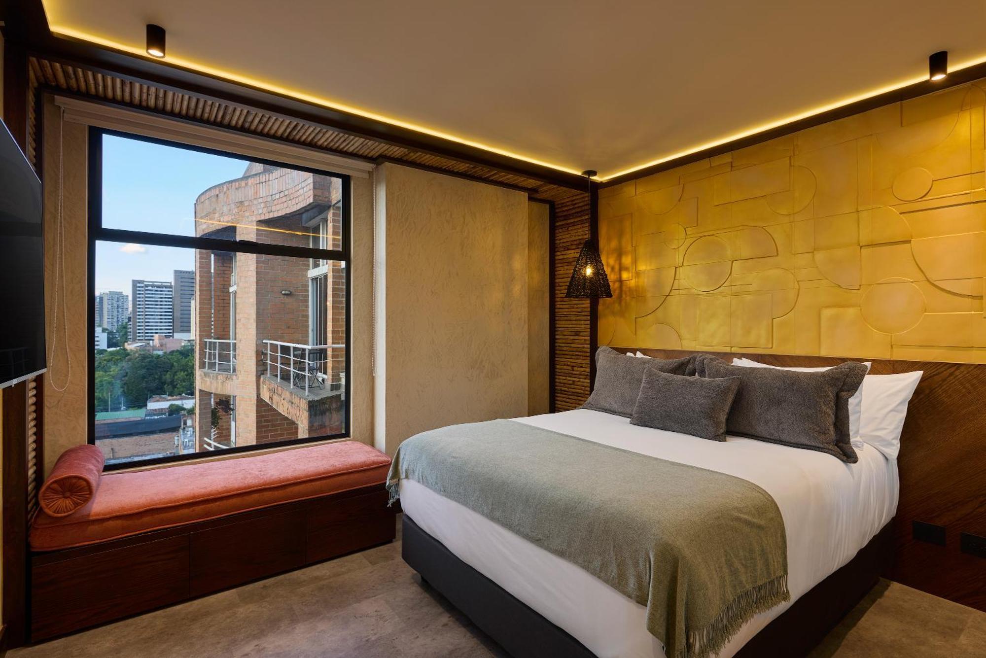 Golden Valley Hotel ميديلين المظهر الخارجي الصورة