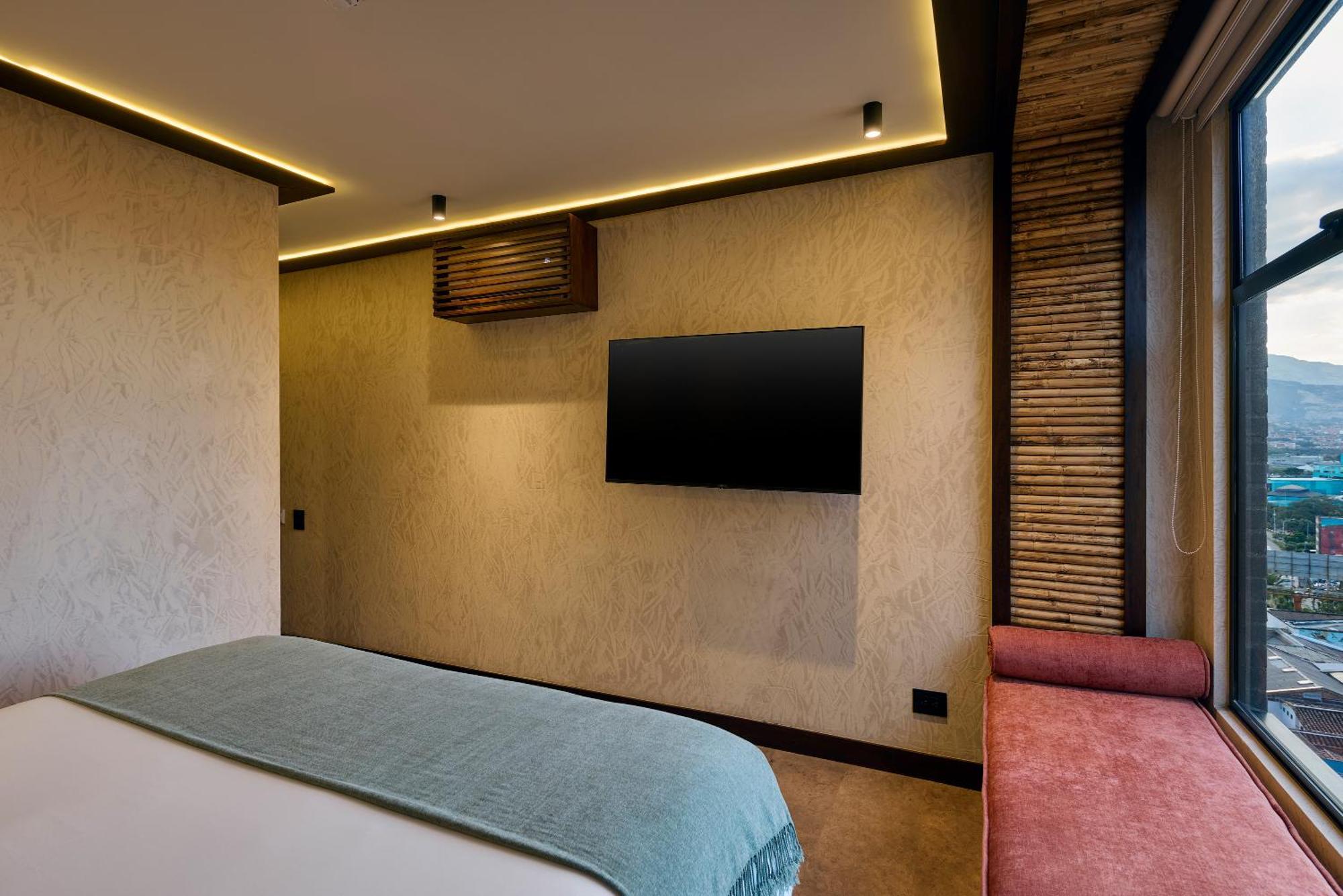 Golden Valley Hotel ميديلين المظهر الخارجي الصورة