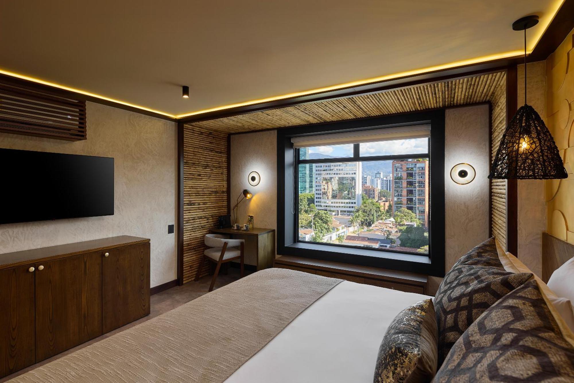 Golden Valley Hotel ميديلين المظهر الخارجي الصورة